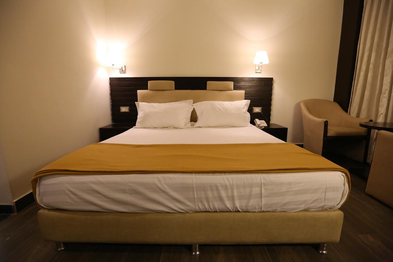צ'נאי Hotel La Castle מראה חיצוני תמונה