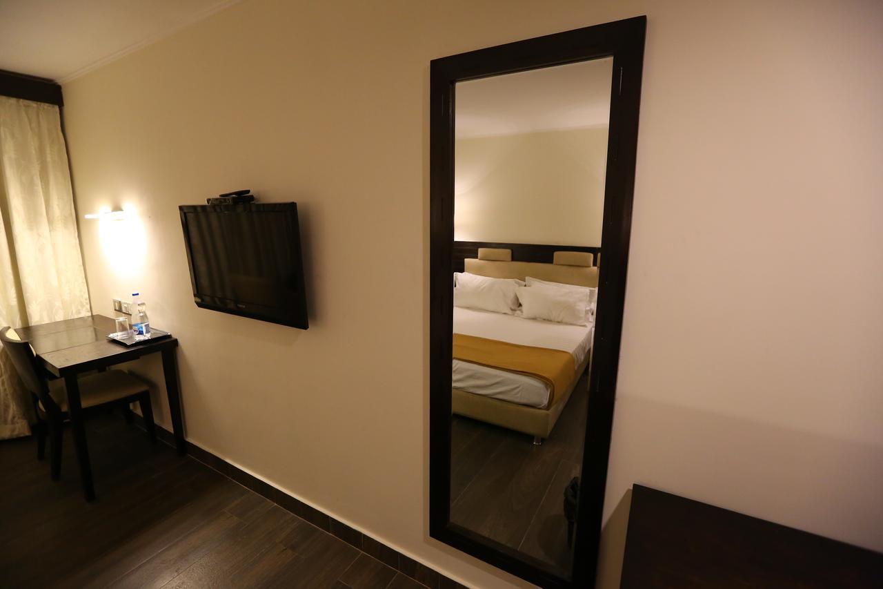צ'נאי Hotel La Castle מראה חיצוני תמונה