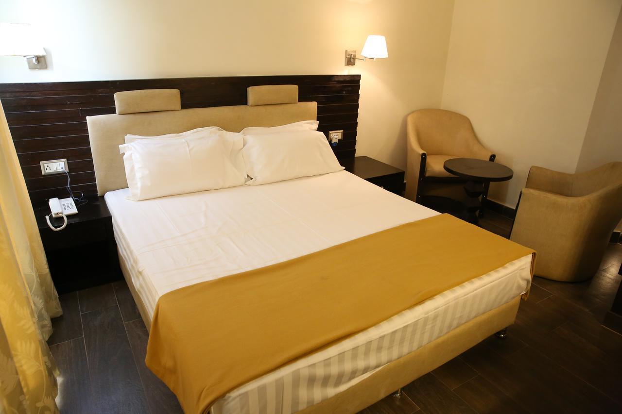 צ'נאי Hotel La Castle מראה חיצוני תמונה