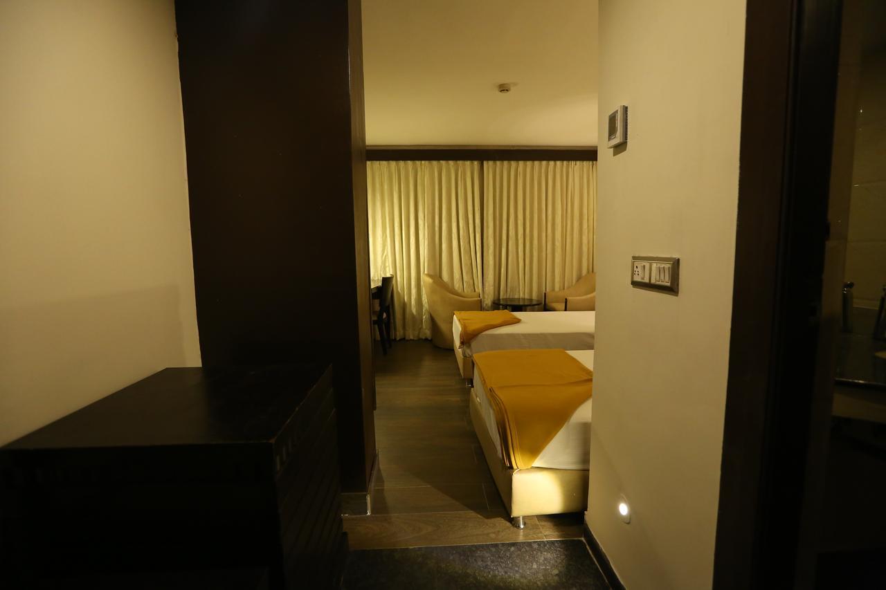 צ'נאי Hotel La Castle מראה חיצוני תמונה